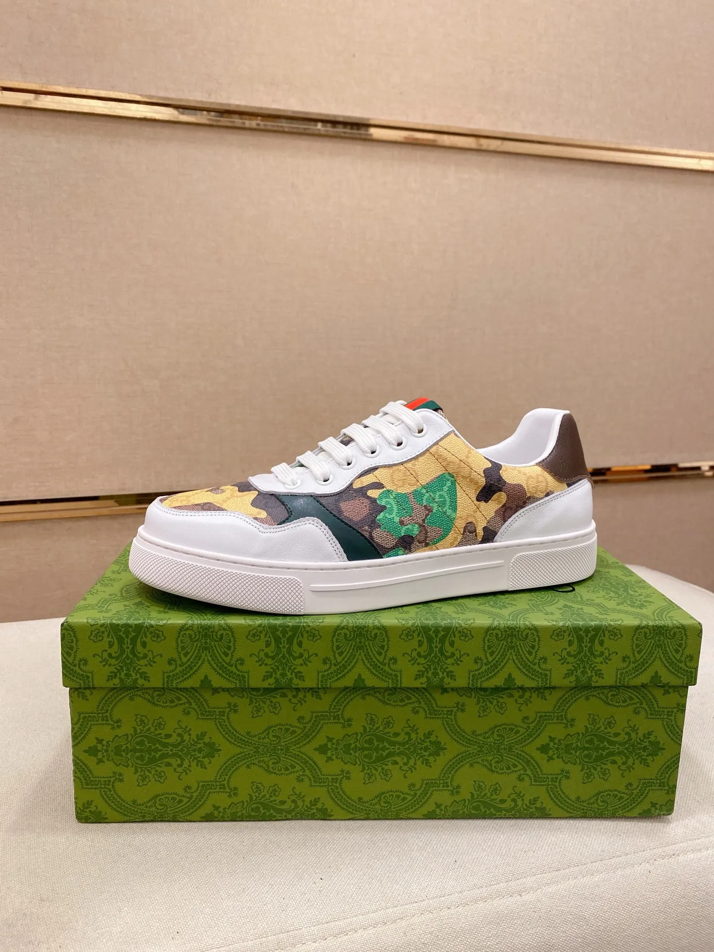Ex-factory price 380💰【Gucci】Gucci men’s latest series of casual shoes! The official website is built 1:1. The upper is made of imported high-quality cowhide, and the lining is made of high-quality sheepskin, which is soft and comfortable. Picky selection of materials and exquisite workmanship give you the best enjoyment. Number of yards: 38-44 yards.